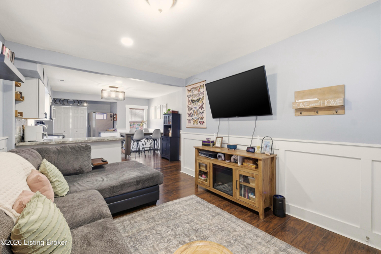 Listing Image 8