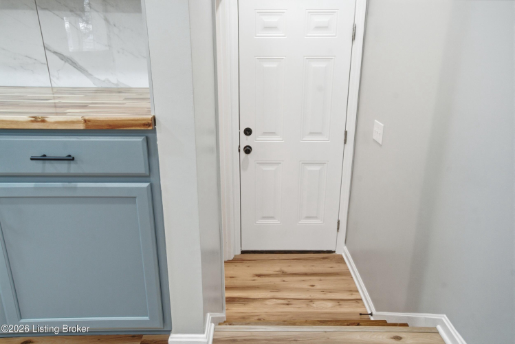 Listing Image 20