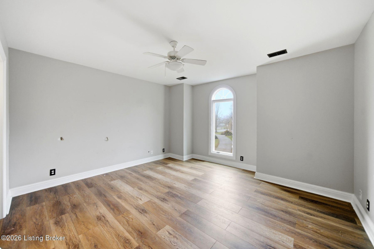 Listing Image 59