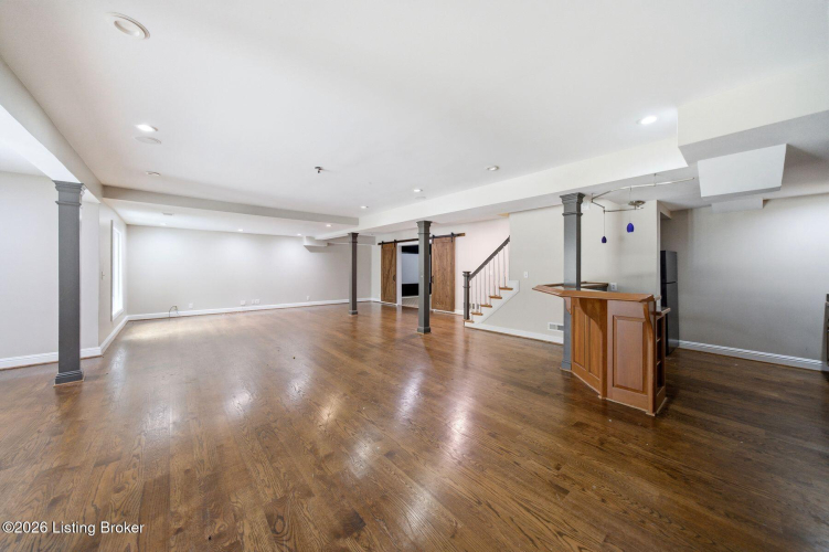 Listing Image 64