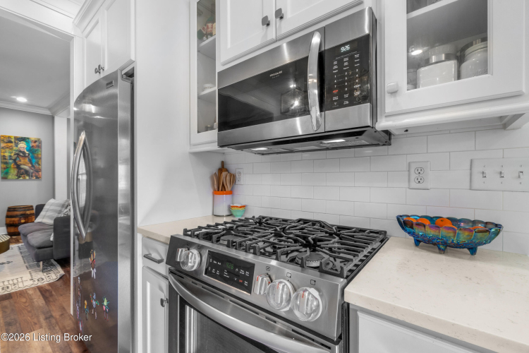 Listing Image 10