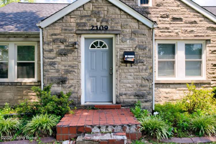Listing Image 4