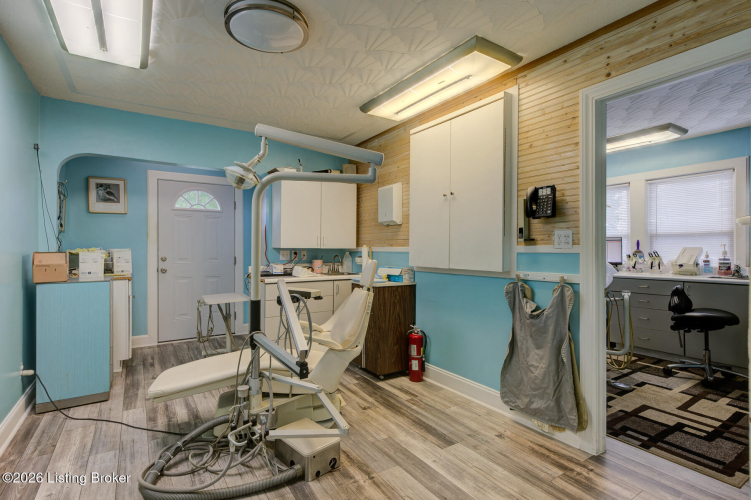 Listing Image 8