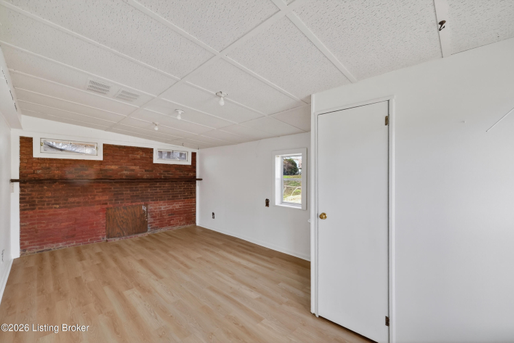 Listing Image 37