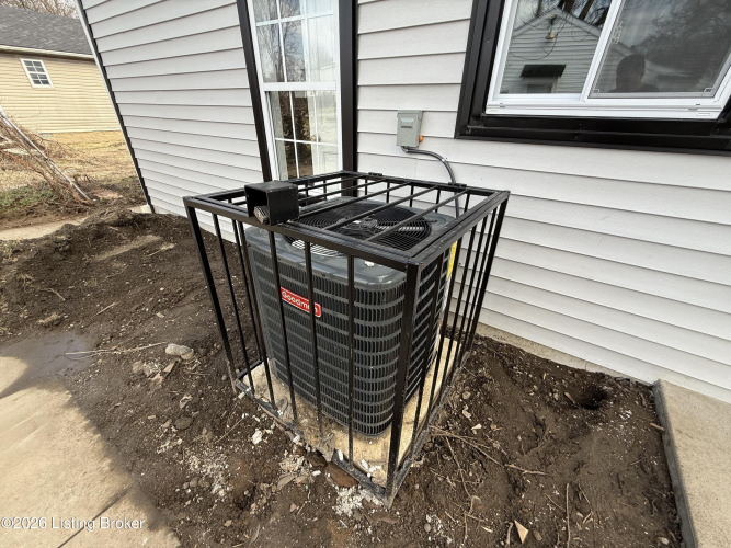 Listing Image 11