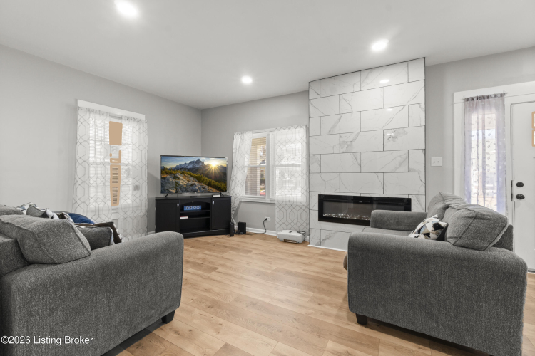 Listing Image 5