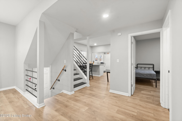 Listing Image 8