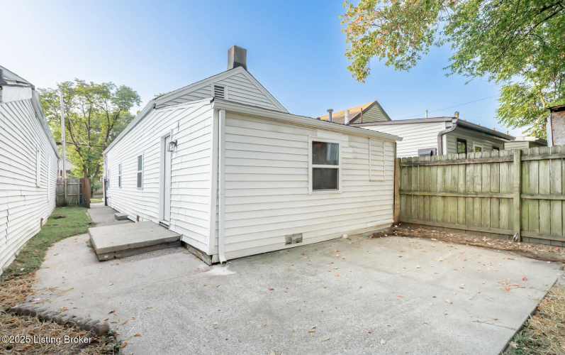 Listing Image 5