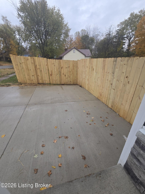Listing Image 3