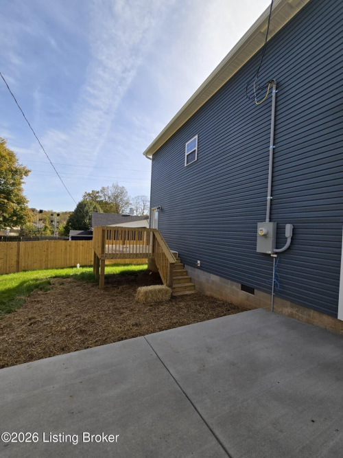 Listing Image 4