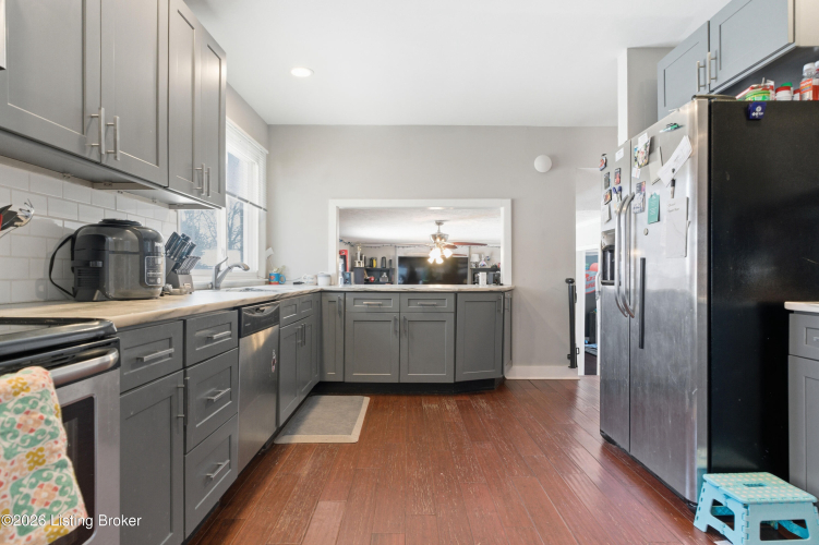Listing Image 12