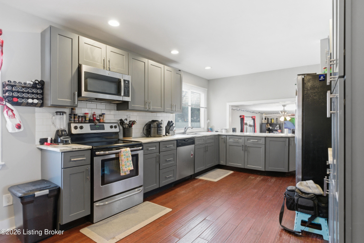 Listing Image 9