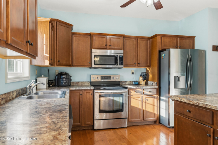 Listing Image 12