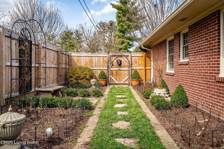 Listing Image 12