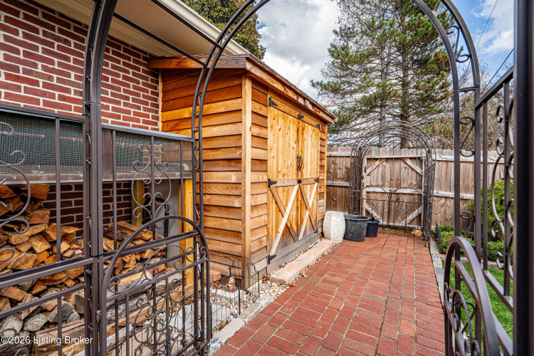 Listing Image 6