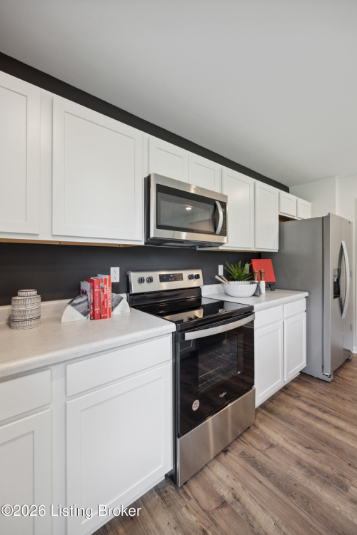 Listing Image 12