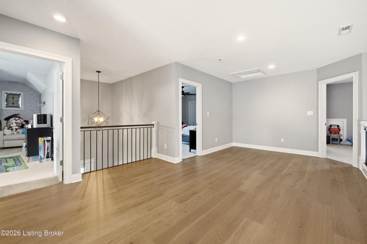 Listing Image 17