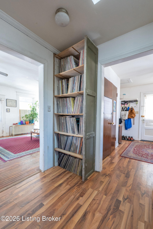 Listing Image 8