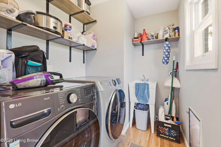 Listing Image 19