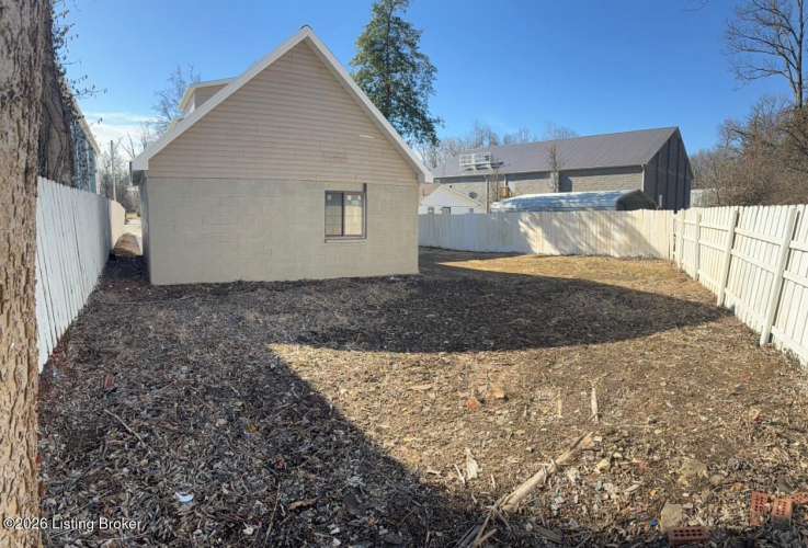Listing Image 10