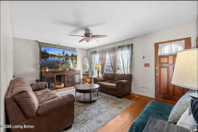 Listing Image 8