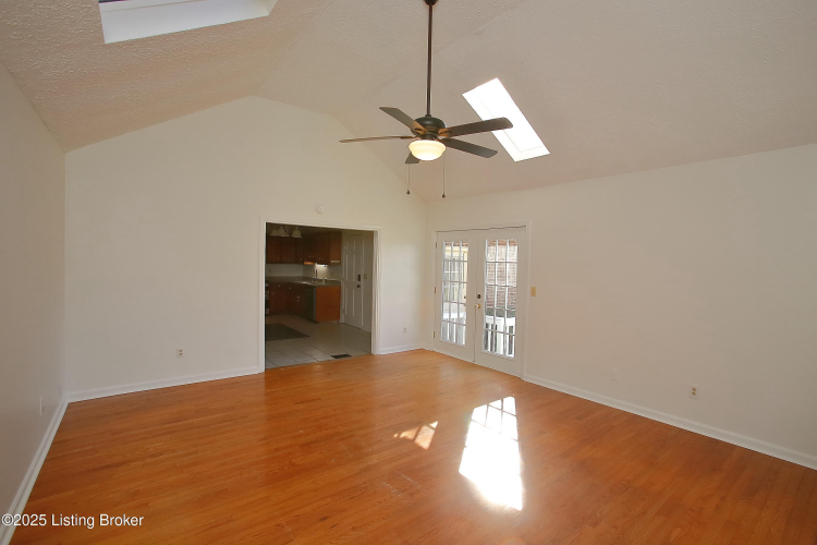 Listing Image 16