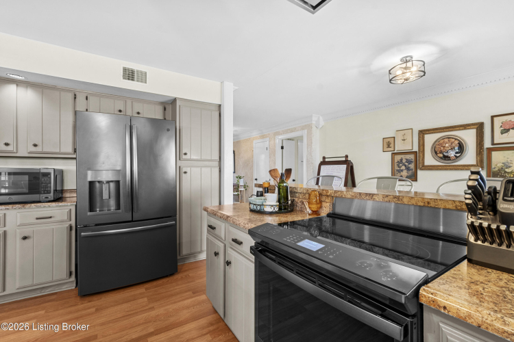Listing Image 15