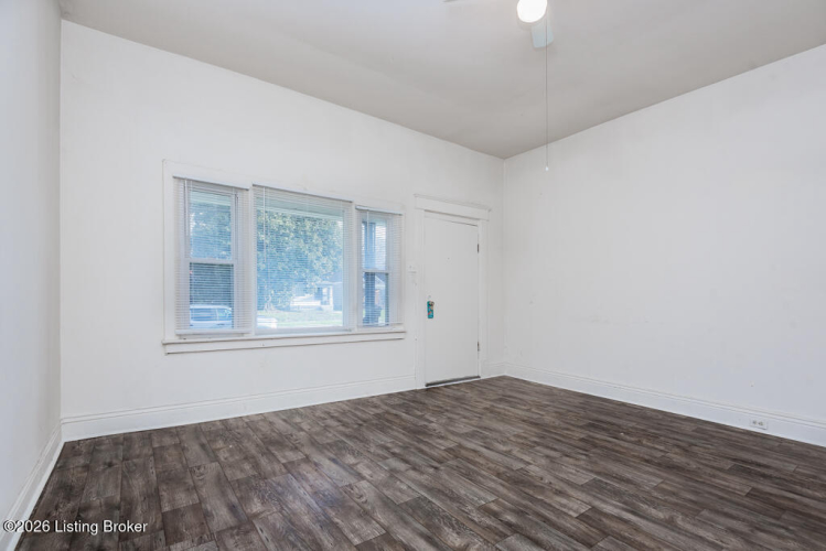 Listing Image 8