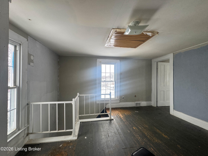 Listing Image 16