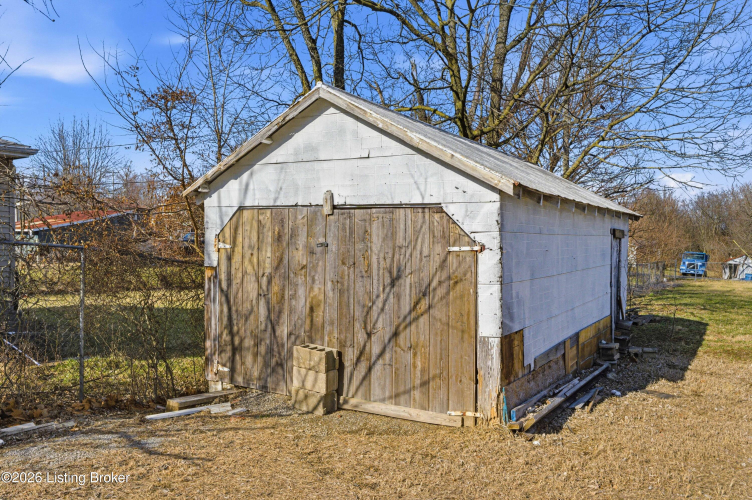 Listing Image 4