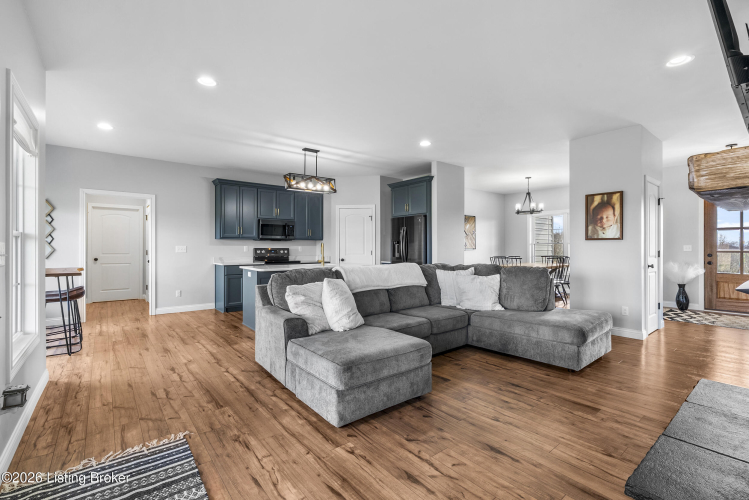 Listing Image 19