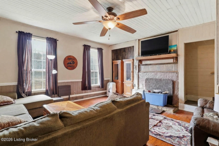 Listing Image 4
