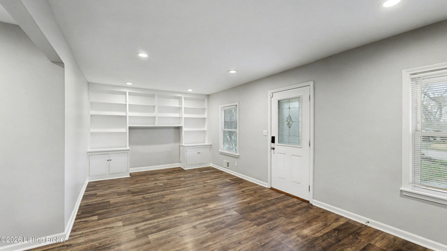 Listing Image 6