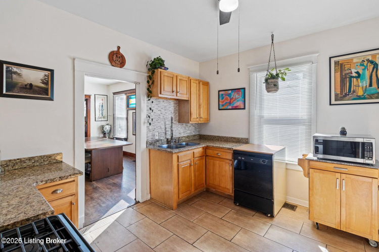 Listing Image 16