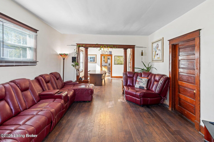 Listing Image 5