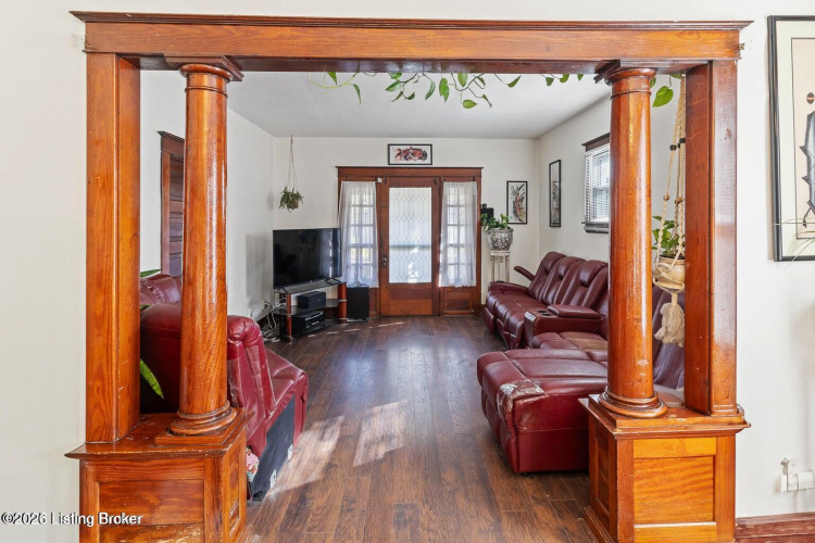 Listing Image 9