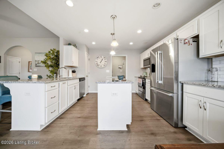 Listing Image 11