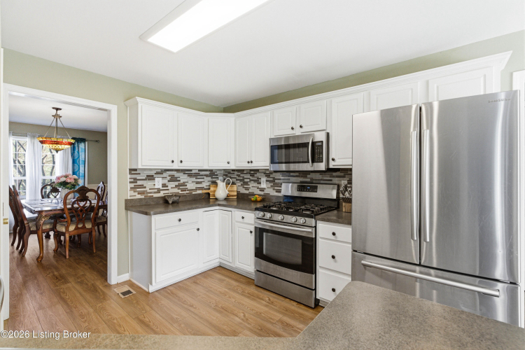 Listing Image 11