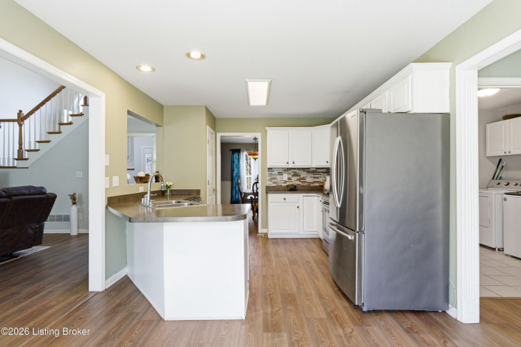 Listing Image 12