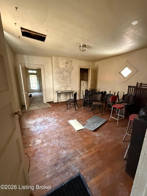 Listing Image 6