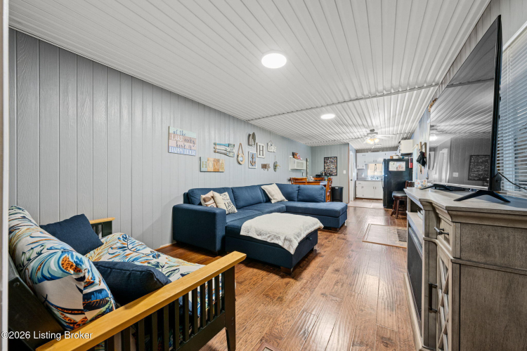 Listing Image 23