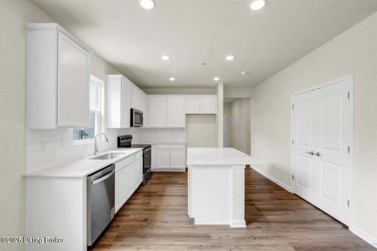 Listing Image 12
