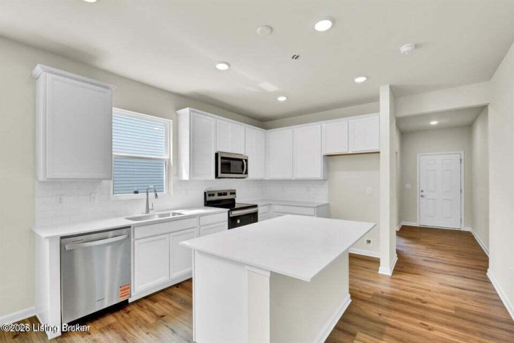 Listing Image 13