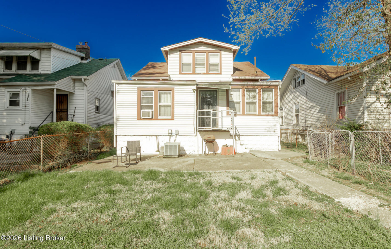Listing Image 4