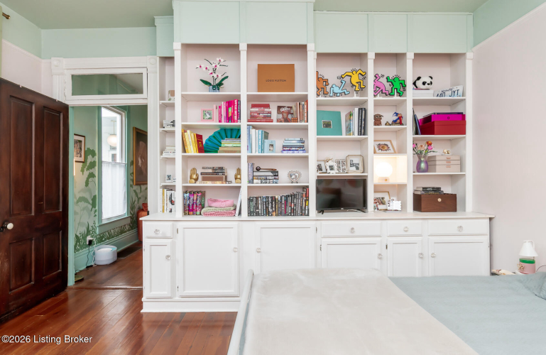 Listing Image 11
