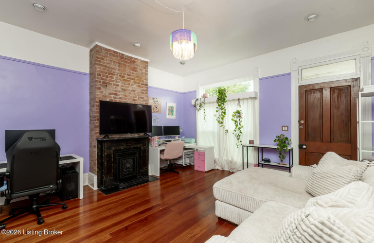 Listing Image 12