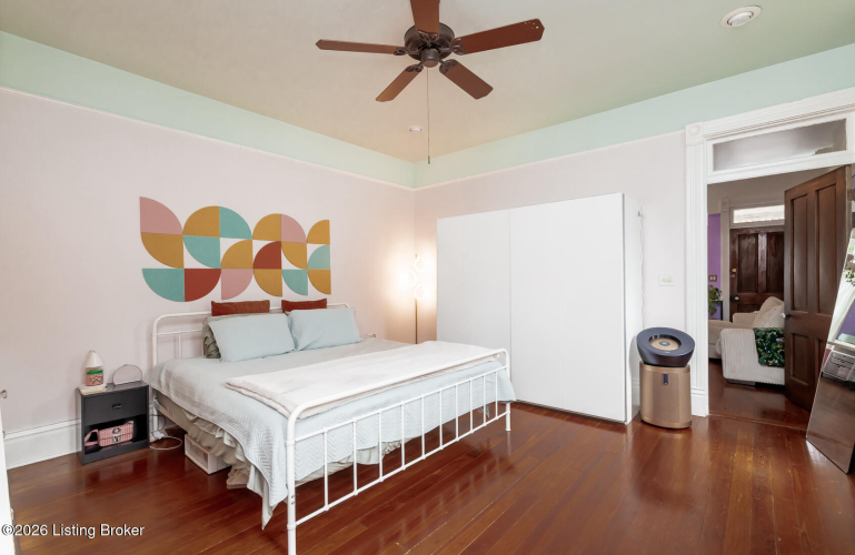 Listing Image 10