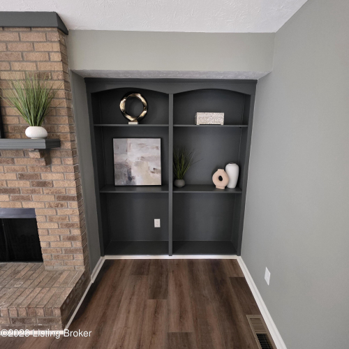 Listing Image 10