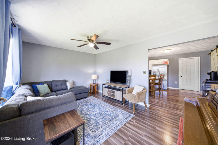 Listing Image 6