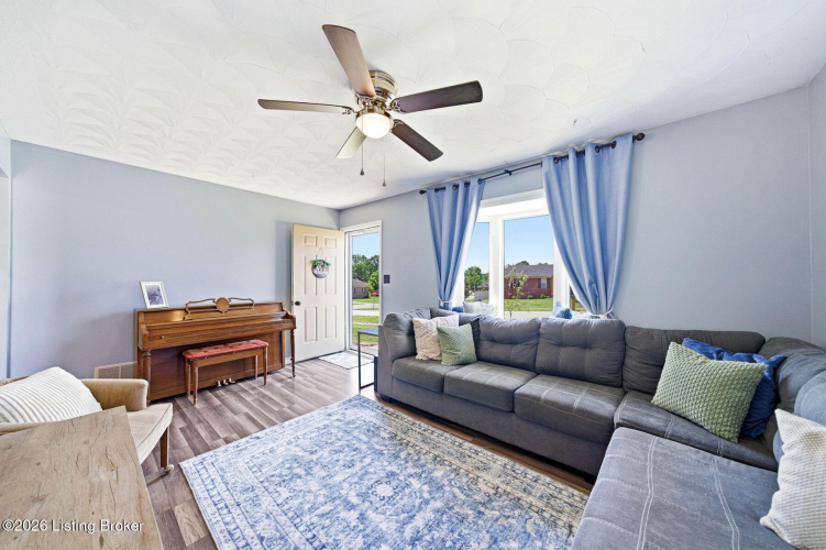 Listing Image 7